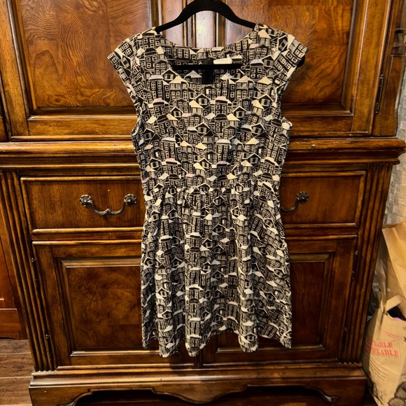 Mata Traders Black and Cream Urban Houses Print Dress with Pockets S - Picture 1 of 4